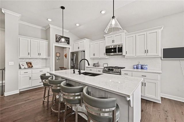 141 SE Griffin Street, Blue Springs, MO 64064