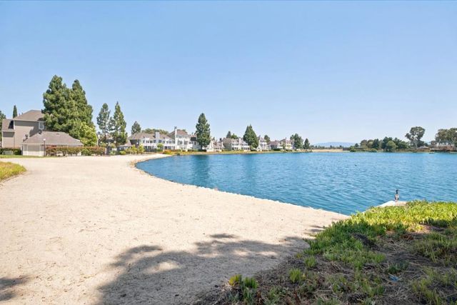 1052 Galley Lane, Foster City, CA 94404