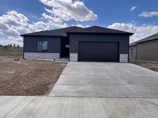 1203 Tara Lane SW, Watford City, ND 58854 property photo
