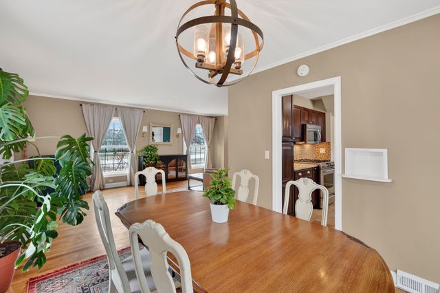 617 Ashworth Road, West Des Moines, IA 50265