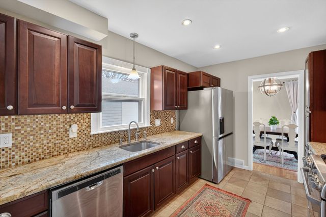 617 Ashworth Road, West Des Moines, IA 50265