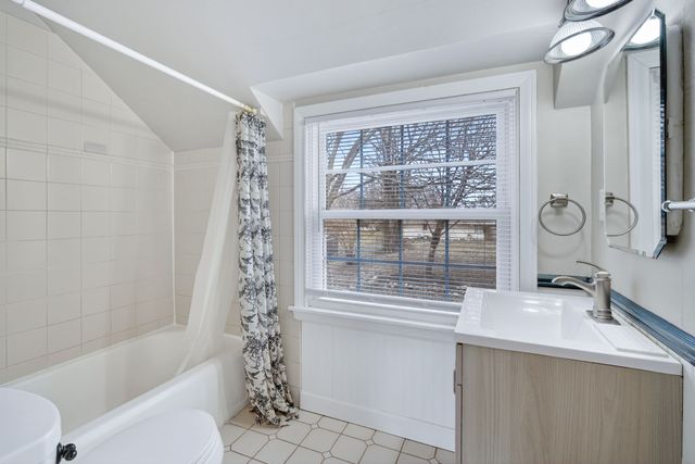 617 Ashworth Road, West Des Moines, IA 50265