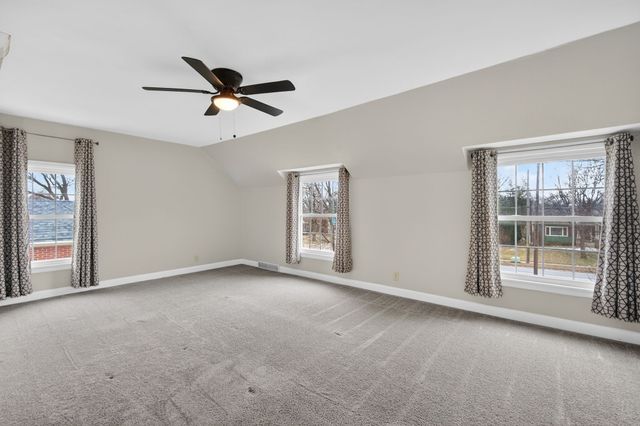 617 Ashworth Road, West Des Moines, IA 50265