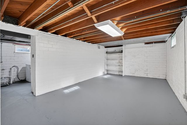 617 Ashworth Road, West Des Moines, IA 50265