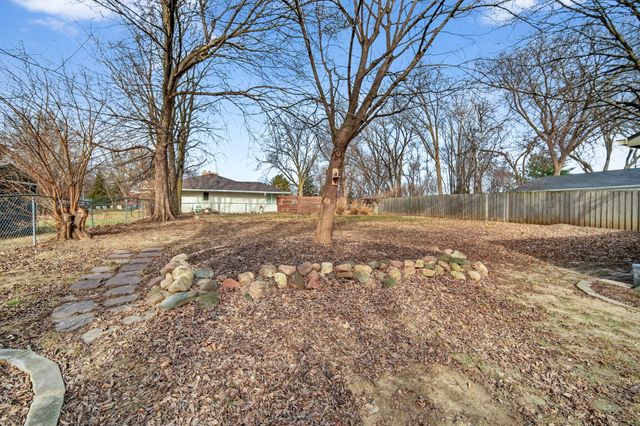 617 Ashworth Road, West Des Moines, IA 50265