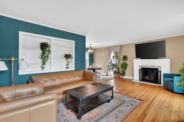 617 Ashworth Road, West Des Moines, IA 50265