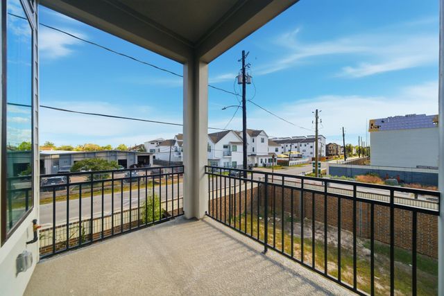 1704 Sedola Lane, Houston, TX 77055