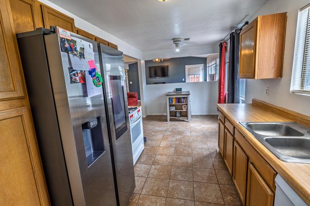 1800 Ira Drive NE, Rio Rancho, NM 87144