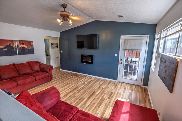 1800 Ira Drive NE, Rio Rancho, NM 87144