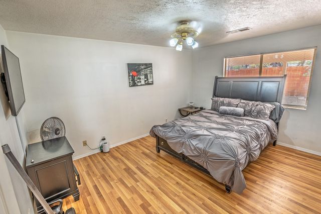 1800 Ira Drive NE, Rio Rancho, NM 87144