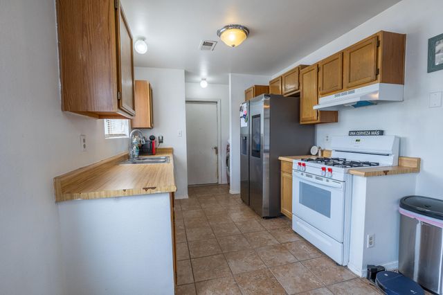 1800 Ira Drive NE, Rio Rancho, NM 87144