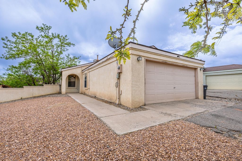 1800 Ira Drive NE, Rio Rancho, NM 87144