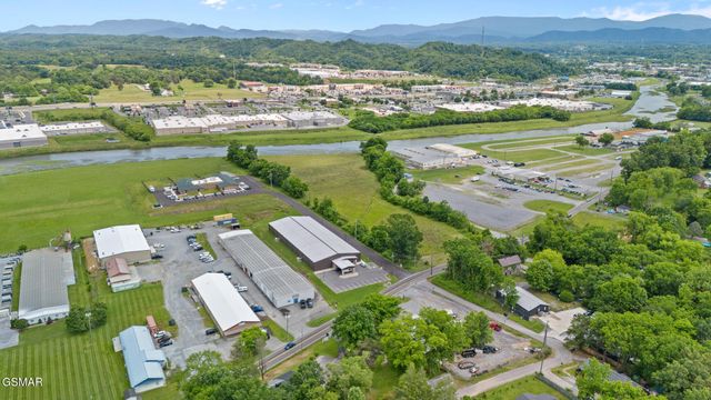 1011 Old Knoxville Highway, Sevierville, TN 37862
