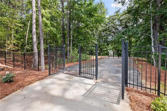 5752 Tillman Way, Powder Springs, GA 30127