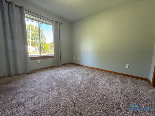 508 Crystal Lake Drive, Holland, OH 43528