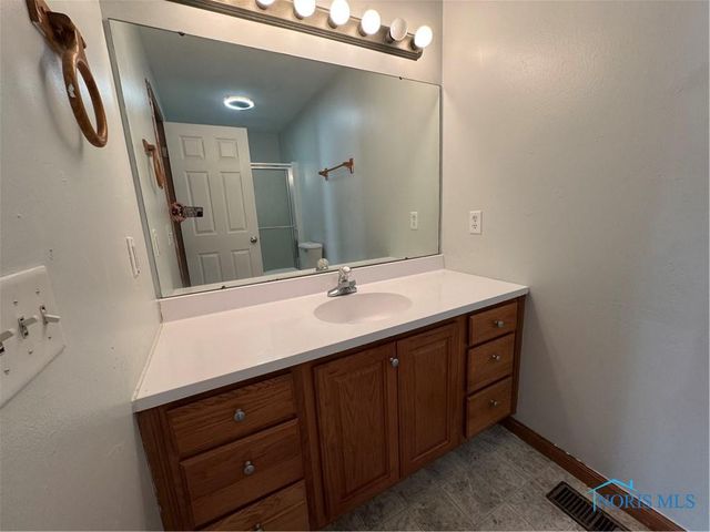 508 Crystal Lake Drive, Holland, OH 43528