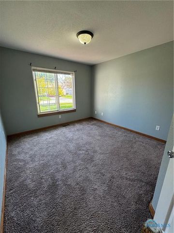 508 Crystal Lake Drive, Holland, OH 43528