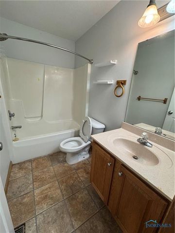 508 Crystal Lake Drive, Holland, OH 43528