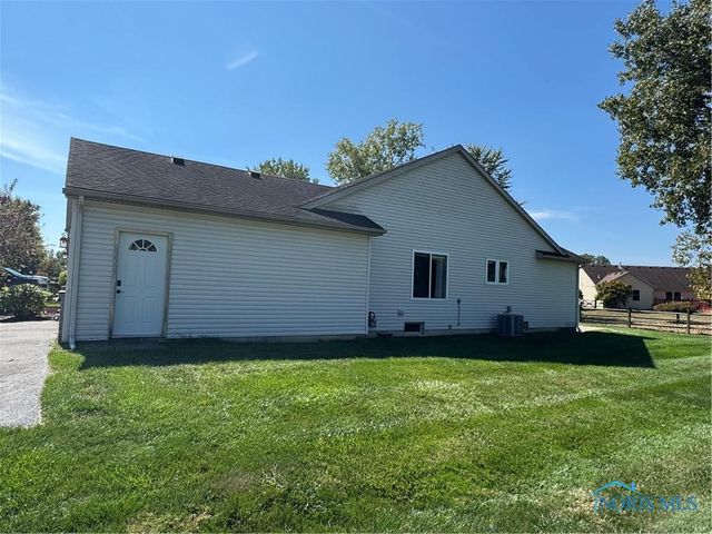 508 Crystal Lake Drive, Holland, OH 43528