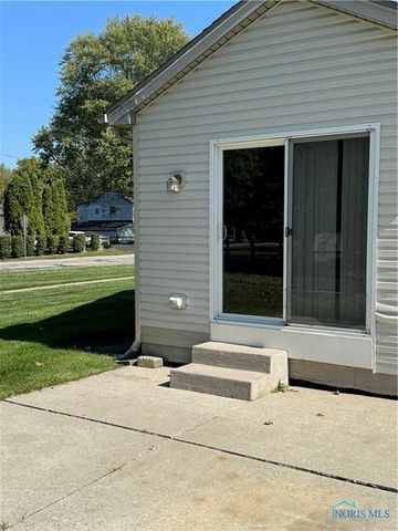 508 Crystal Lake Drive, Holland, OH 43528