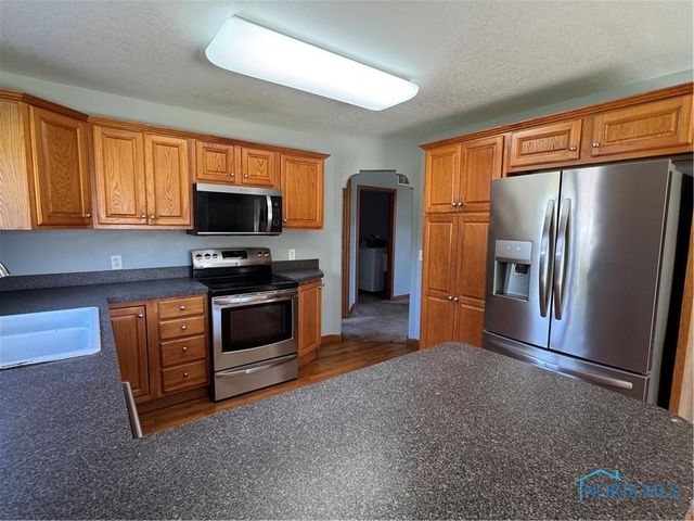 508 Crystal Lake Drive, Holland, OH 43528