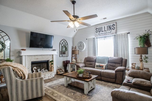 208 BRITTANY LN, Atoka, TN 38004