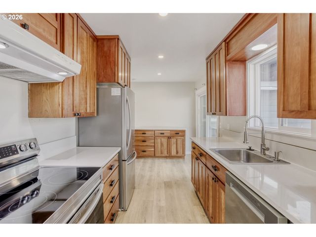 13405 Sw PARKWAY, Beaverton, OR 97005