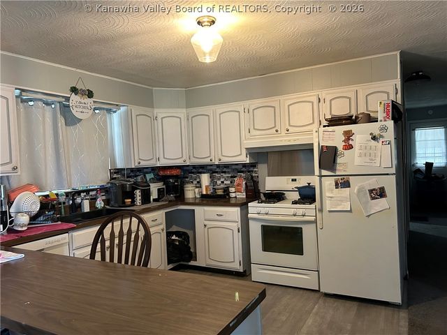 109 Brown Street, Mason, WV 25260