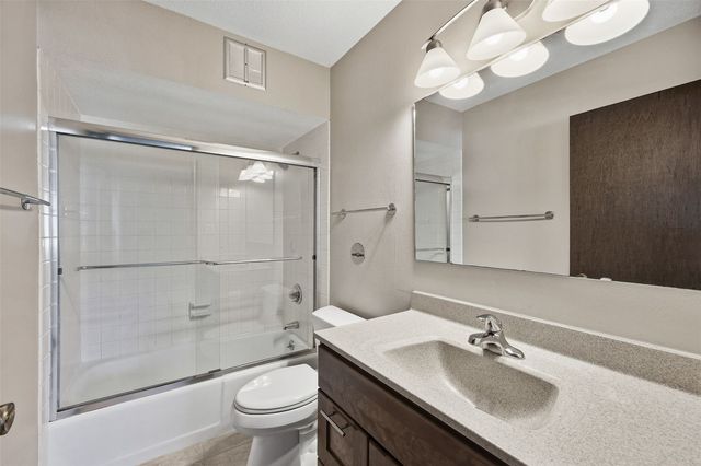 434 29th St Drive SE 10, Cedar Rapids, IA 52403