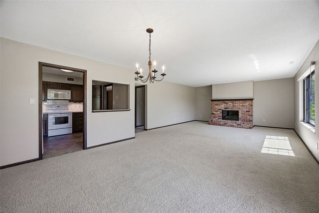 434 29th St Drive SE 10, Cedar Rapids, IA 52403