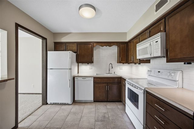 434 29th St Drive SE 10, Cedar Rapids, IA 52403