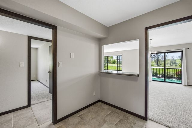 434 29th St Drive SE 10, Cedar Rapids, IA 52403