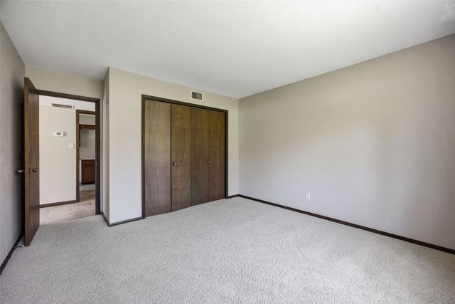 434 29th St Drive SE 10, Cedar Rapids, IA 52403