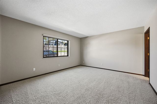 434 29th St Drive SE 10, Cedar Rapids, IA 52403