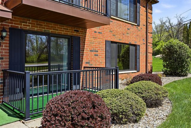 434 29th St Drive SE 10, Cedar Rapids, IA 52403