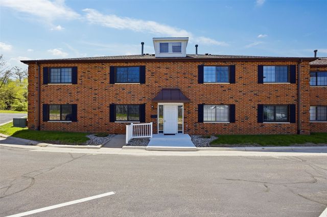 434 29th St Drive SE 10, Cedar Rapids, IA 52403