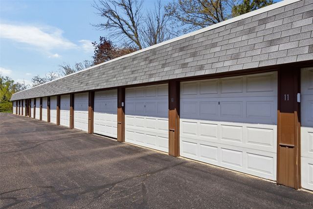 434 29th St Drive SE 10, Cedar Rapids, IA 52403