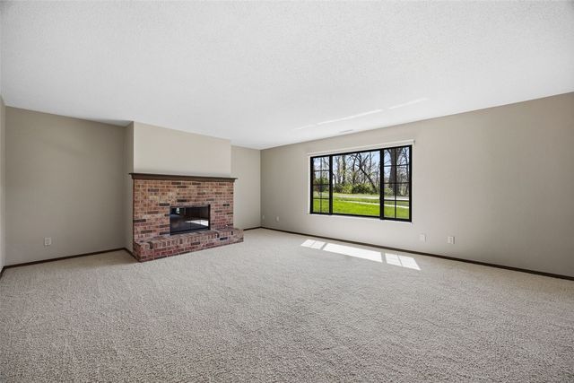 434 29th St Drive SE 10, Cedar Rapids, IA 52403