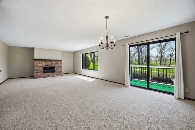 434 29th St Drive SE 10, Cedar Rapids, IA 52403