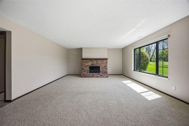 434 29th St Drive SE 10, Cedar Rapids, IA 52403