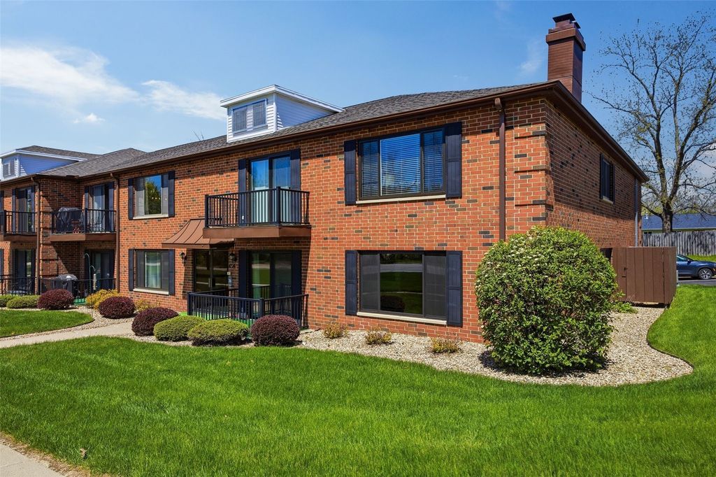 434 29th St Drive SE 10, Cedar Rapids, IA 52403