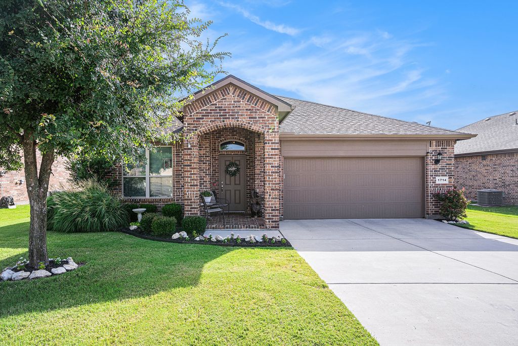 1714 Cross Creek Lane, Cleburne, TX 76033
