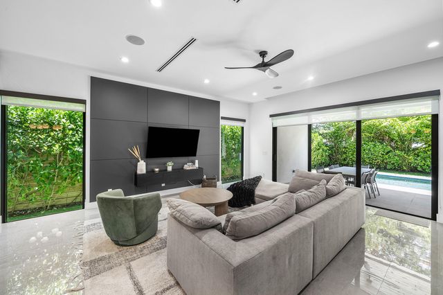 1123 NE 12th Avenue A, Fort Lauderdale, FL 33304