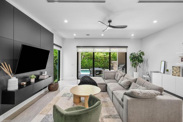 1123 NE 12th Avenue A, Fort Lauderdale, FL 33304