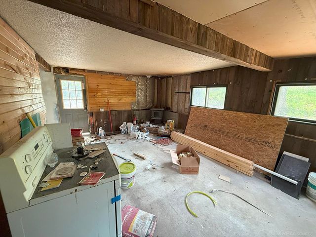 1031 Pocahontas Trail, Harrison, MI 48625