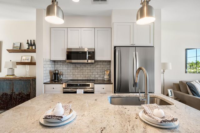 2207 Pasadena DR 10, Austin, TX 78757