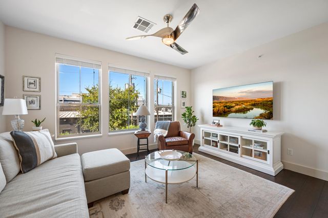 2207 Pasadena DR 10, Austin, TX 78757