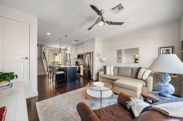 2207 Pasadena DR 10, Austin, TX 78757