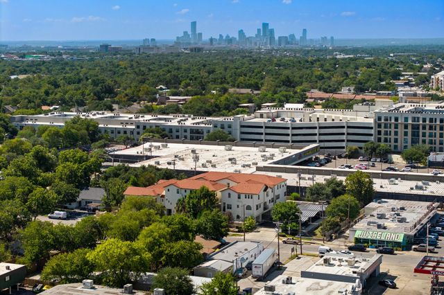 2207 Pasadena DR 10, Austin, TX 78757