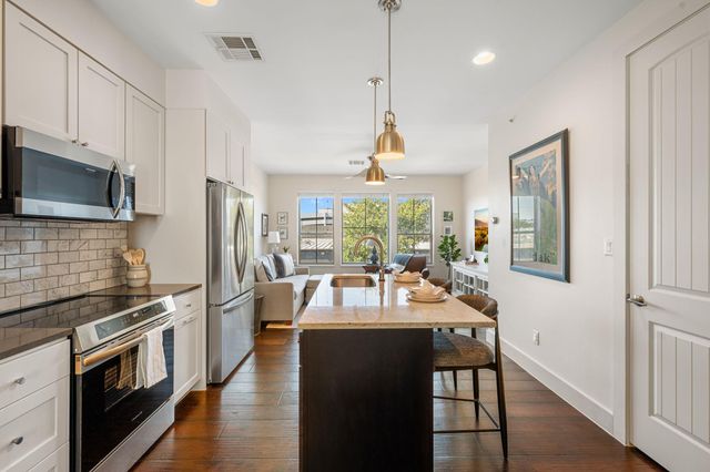 2207 Pasadena DR 10, Austin, TX 78757